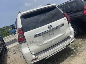 Photo - Toyota Land Cruiser Prado 2022 White