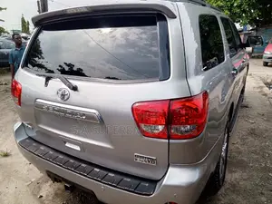 Toyota Sequoia 2010 Silver