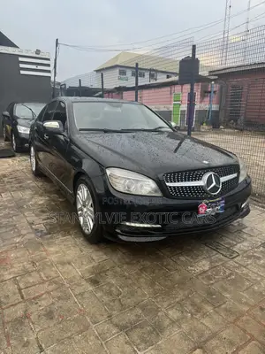 Mercedes-Benz C300 2009 Black