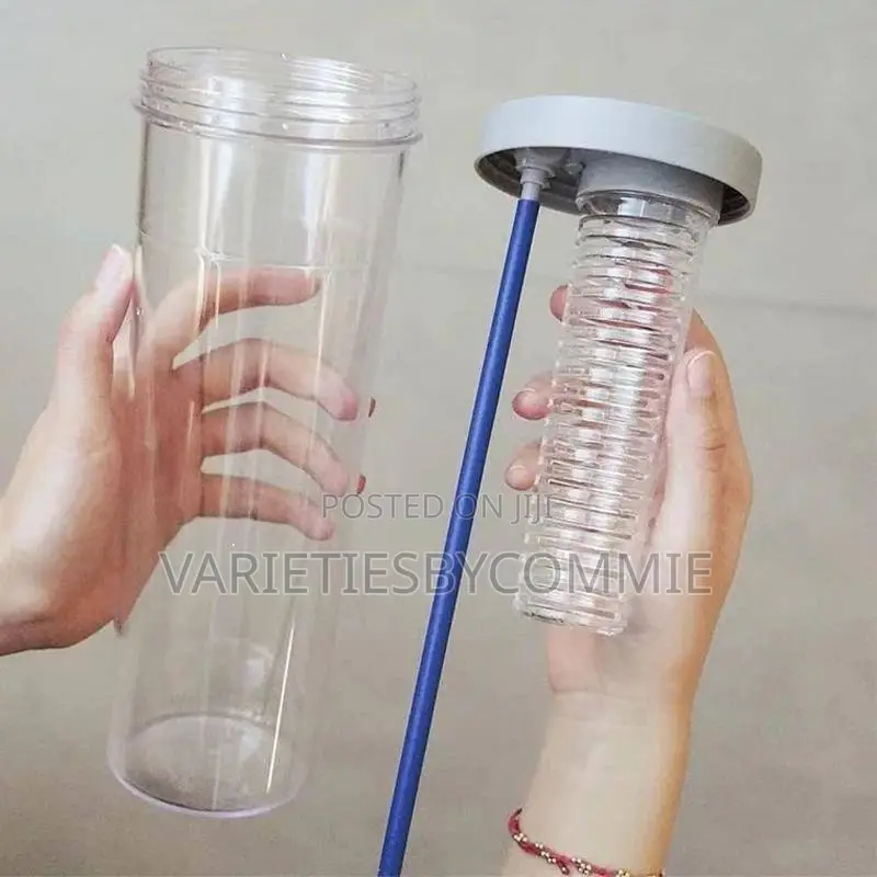 700ml Plastic Water Bottle/Fruit Infuser With Straw