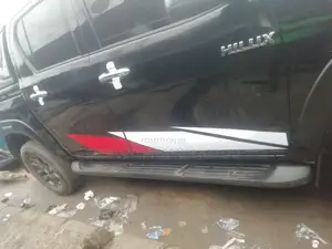 Toyota Hilux Rolling Boot Cover With Complete TRD Spoiler -: