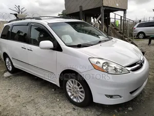 Toyota Sienna 2010 White
