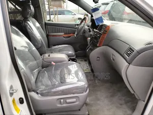 Toyota Sienna 2010 White