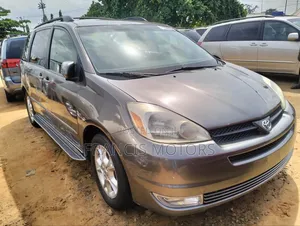 Toyota Sienna 2005 Gray