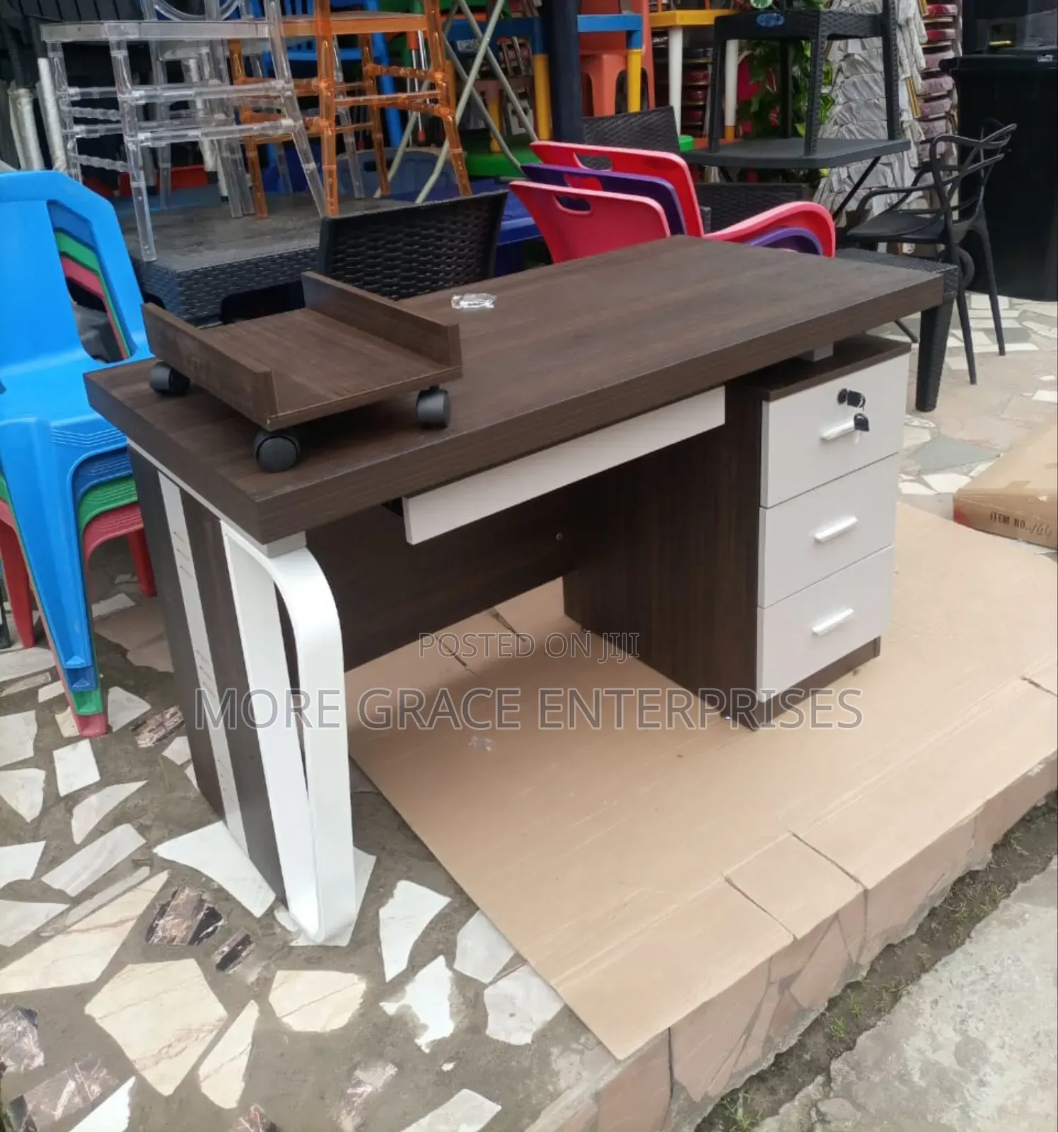Office Desk for Office Use.
