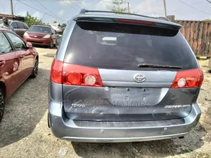 Toyota Sienna 2010 Blue