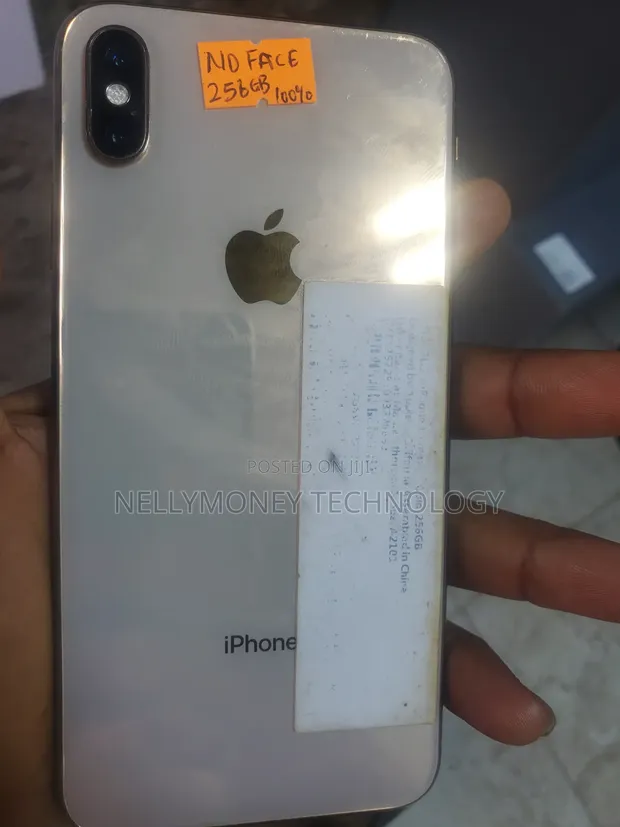Apple iPhone XS Max 256 GB Gold in Warri Mobile Phones