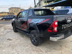 New Toyota Hilux 2024 Black