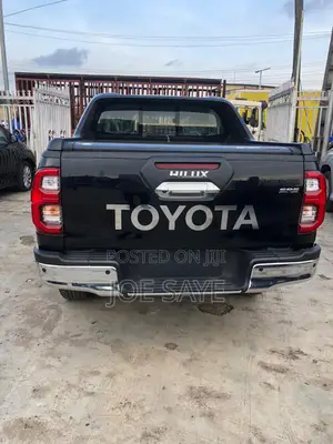 New Toyota Hilux 2024 Black