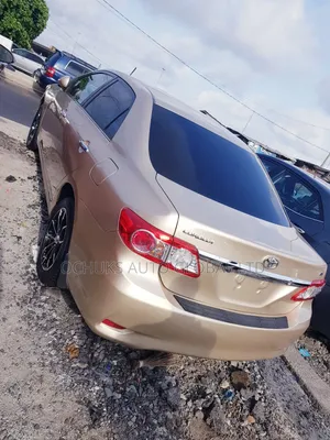 Toyota Corolla 2013 Gold