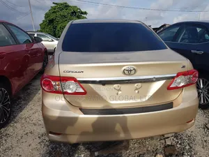 Toyota Corolla 2013 Gold