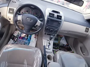 Toyota Corolla 2013 Gold