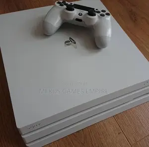 Ps4 PRO Console White + Extra Controller