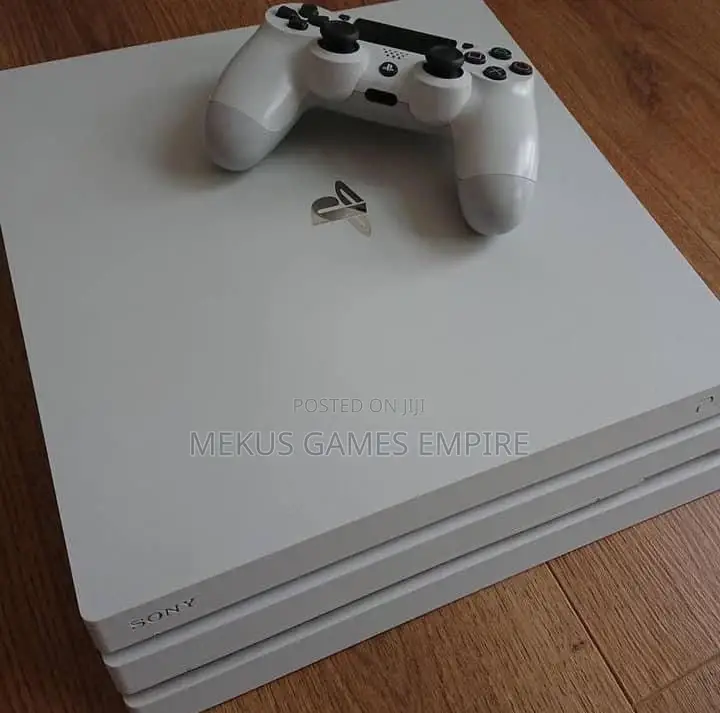 Ps4 PRO Console White + Extra Controller
