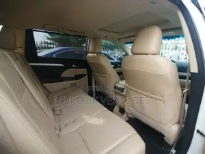 Toyota Highlander XLE 4dr SUV (3.5L 6cyl 6A) 2015 White