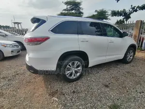 Toyota Highlander XLE 4dr SUV (3.5L 6cyl 6A) 2015 White