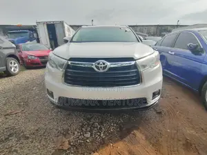 Toyota Highlander XLE 4dr SUV (3.5L 6cyl 6A) 2015 White