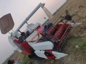 Combined Rice Harvester