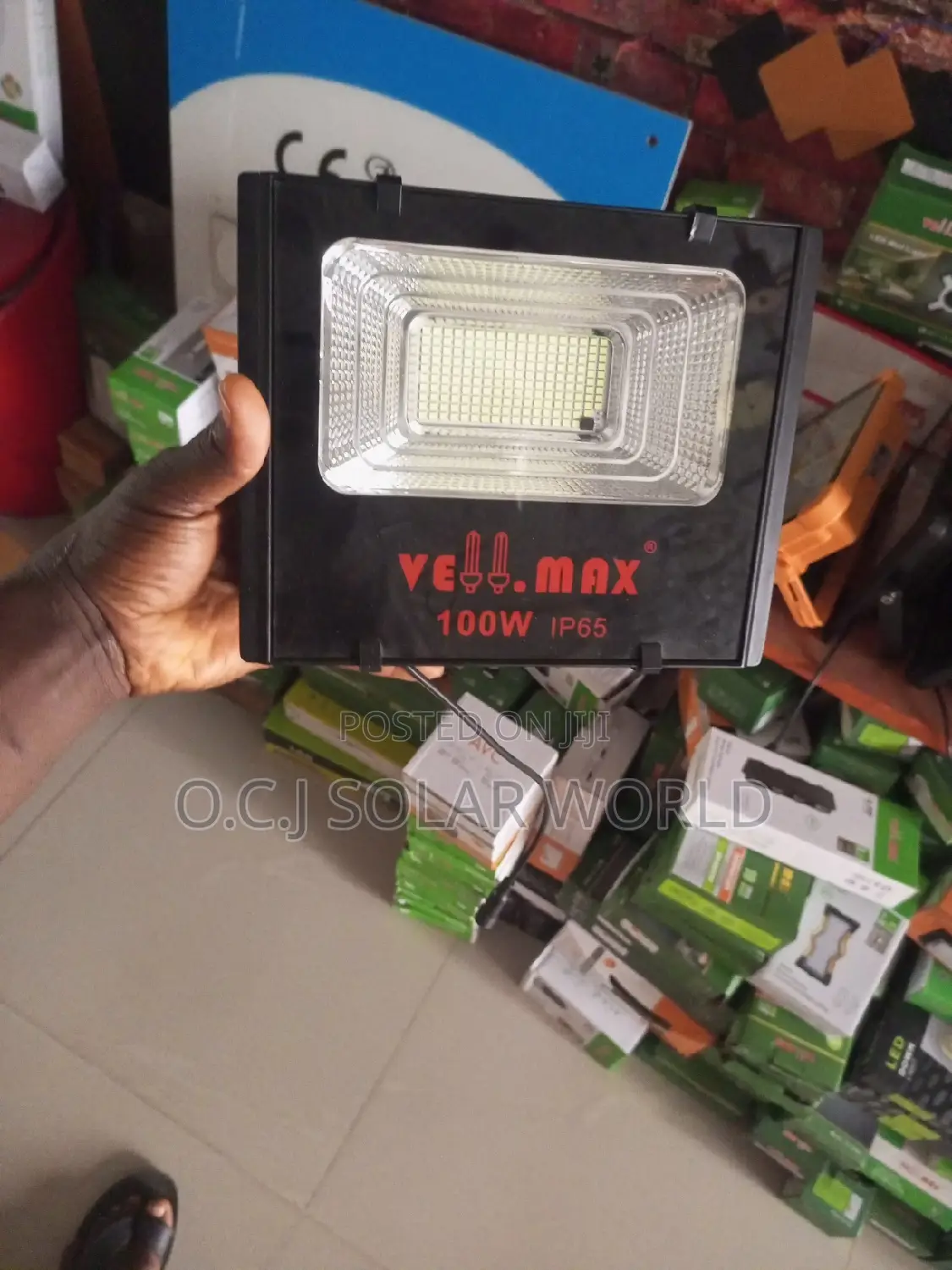 Velmax 100watts Floodlight Solar