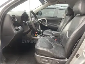 Toyota RAV4 2010 Silver