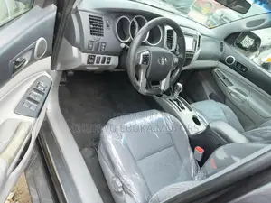 Toyota Tacoma V6 4dr Access Cab 4WD 6.1 ft. SB (4.0L 6cyl 5A) 2015 Gray