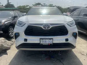 Toyota Highlander Platinum AWD 2023 White