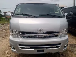 Toyota HiAce 2012 Silver