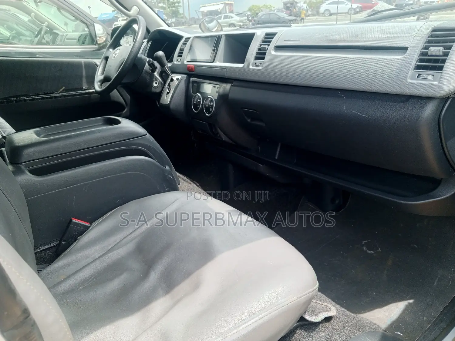 Toyota HiAce 2012 Silver