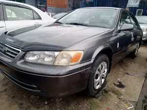 Toyota Camry LE 4dr Sedan (2.2L 4cyl 4A) 2000 Gray