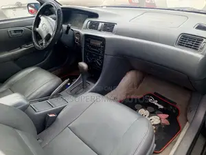 Toyota Camry LE 4dr Sedan (2.2L 4cyl 4A) 2000 Gray