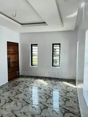 5bdrm Duplex in Oshorun Estate Off for sale