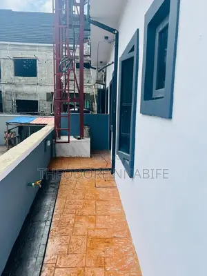 5bdrm Duplex in Oshorun Estate Off for sale