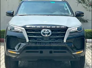 New Toyota Fortuner 4.0 RWD 2023 Black