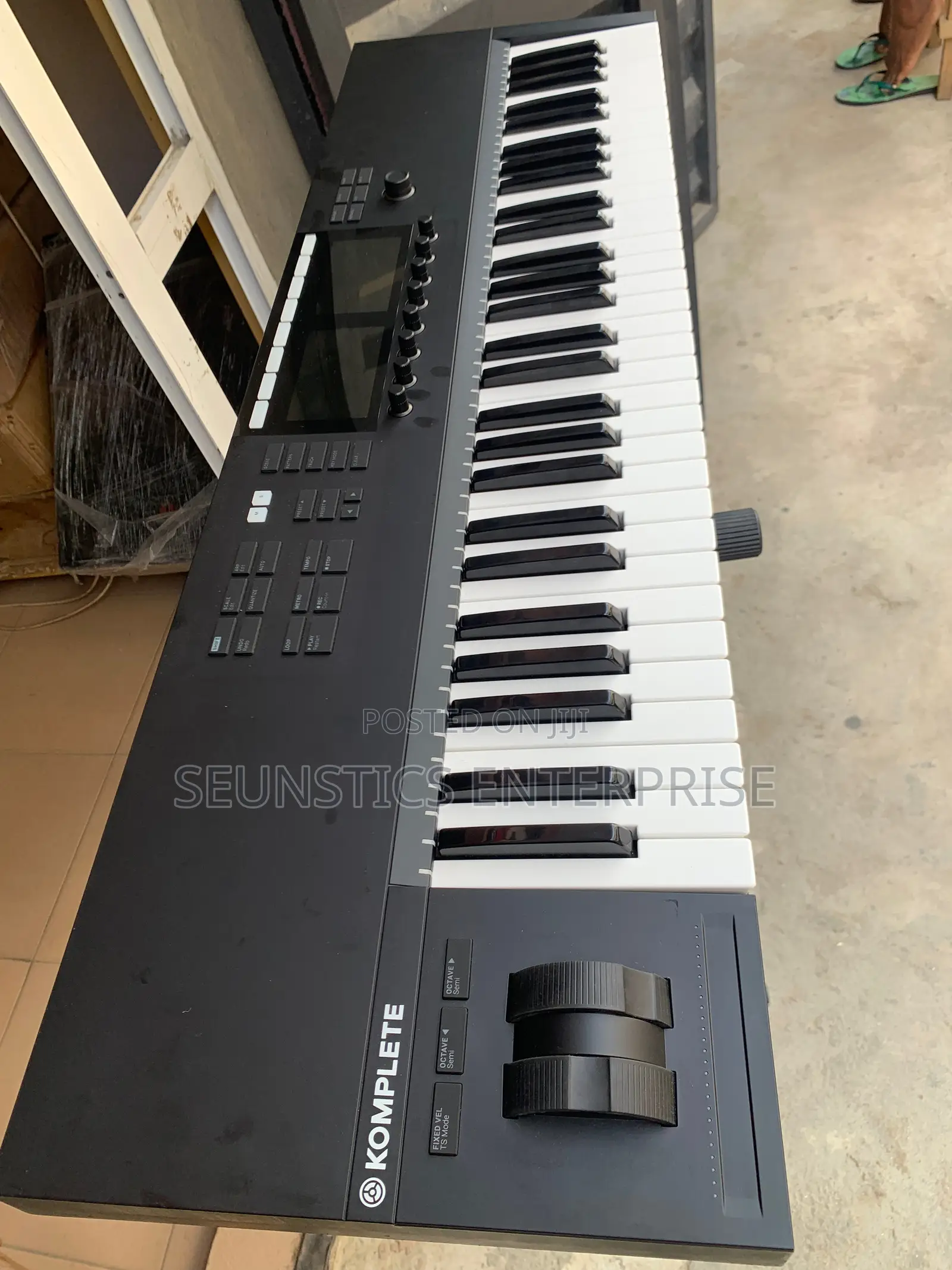 Quality Komplete Kontrol S61 Mk2 Midi Keyboard