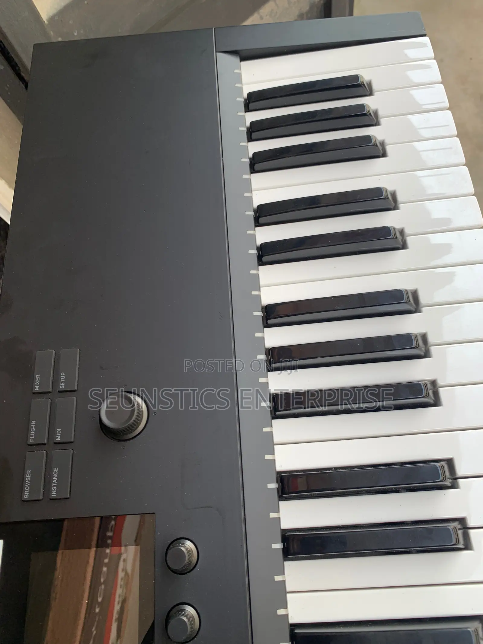 Quality Komplete Kontrol S61 Mk2 Midi Keyboard