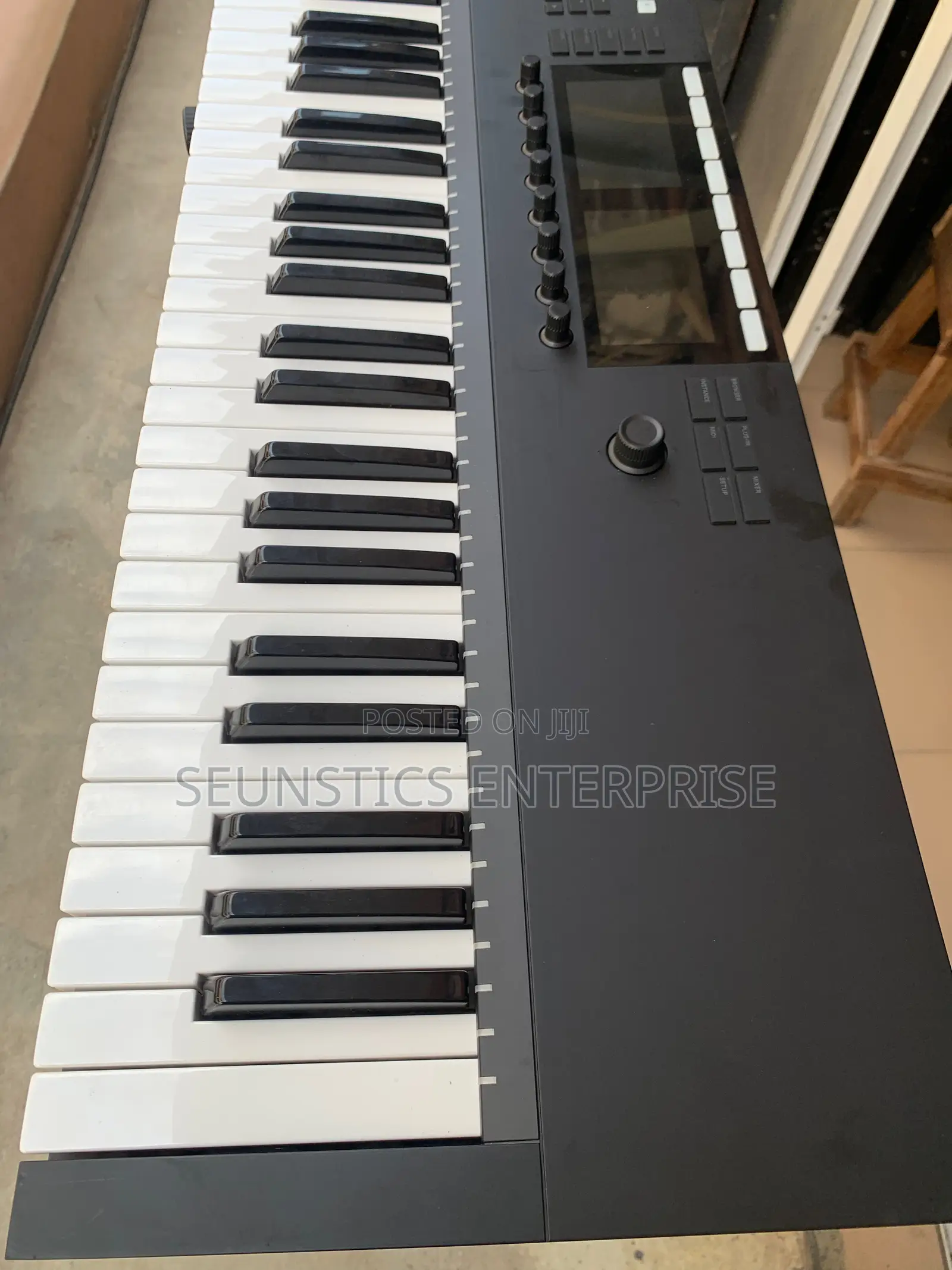 Quality Komplete Kontrol S61 Mk2 Midi Keyboard
