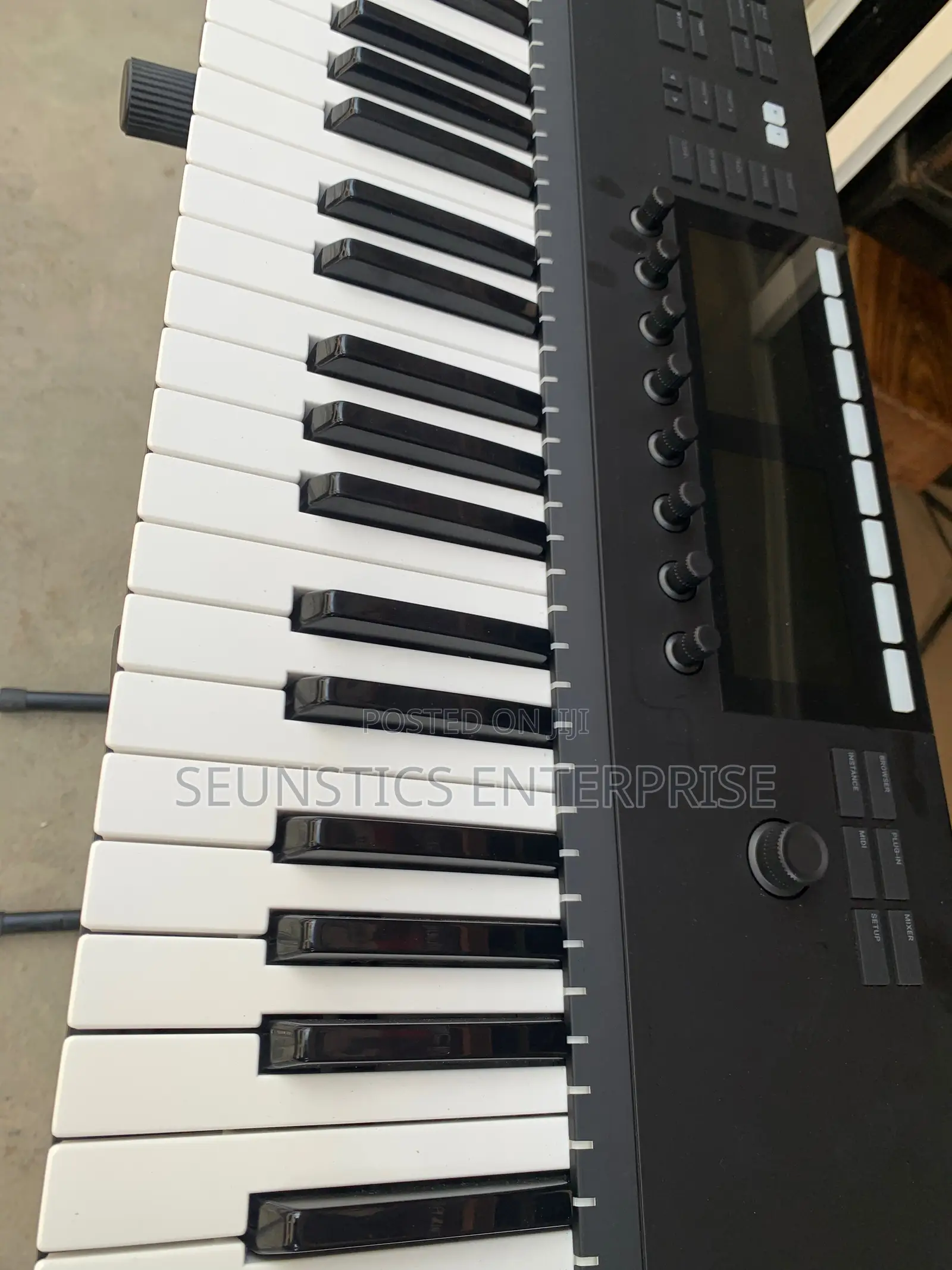Quality Komplete Kontrol S61 Mk2 Midi Keyboard