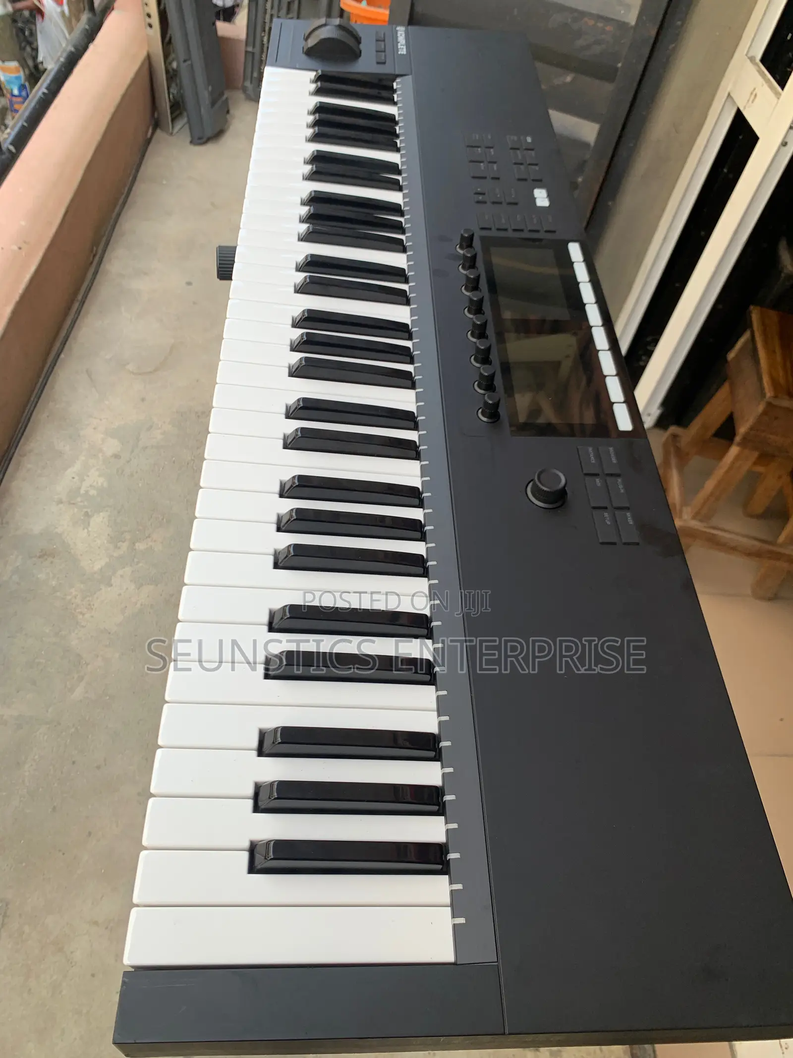 Quality Komplete Kontrol S61 Mk2 Midi Keyboard