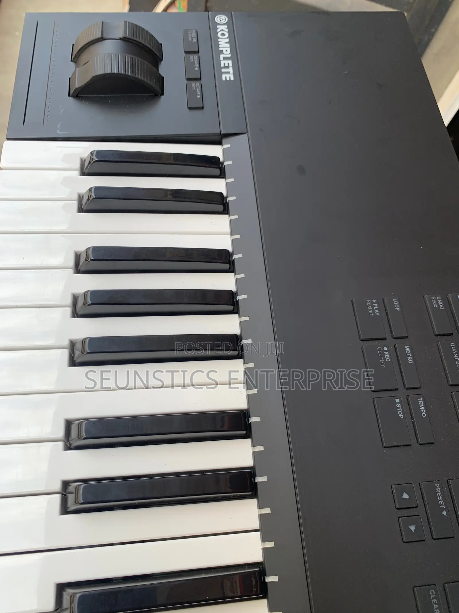 Quality Komplete Kontrol S61 Mk2 Midi Keyboard