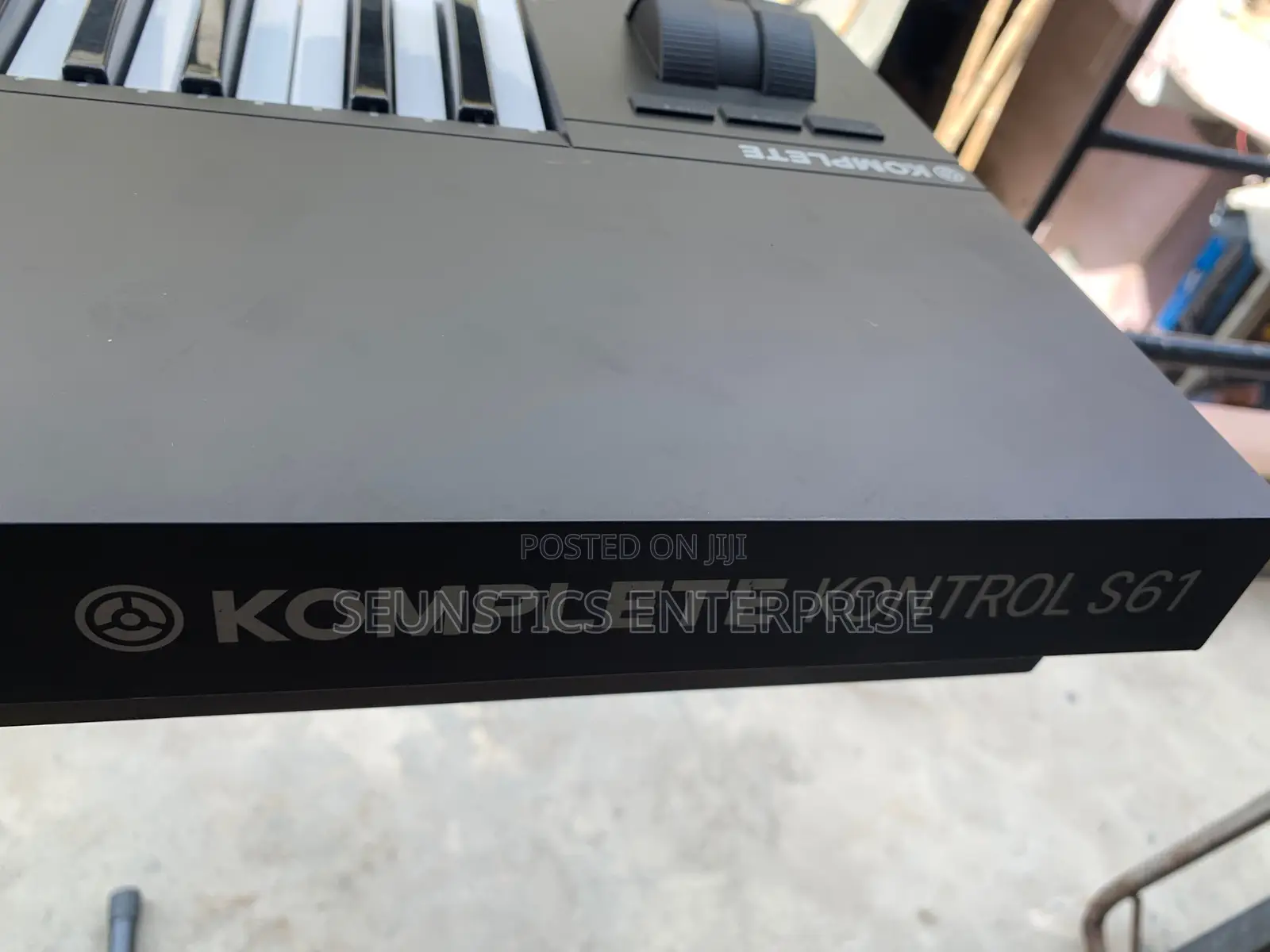 Quality Komplete Kontrol S61 Mk2 Midi Keyboard