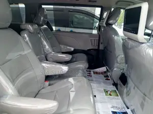 Toyota Sienna SE Premium 8 Passenger (3.5L 6cyl 6A) 2016 Gray