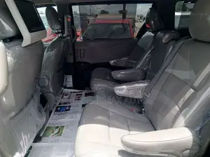 Toyota Sienna SE Premium 8 Passenger (3.5L 6cyl 6A) 2016 Gray