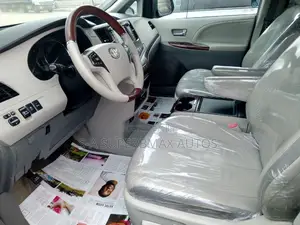 Toyota Sienna 2014 Silver