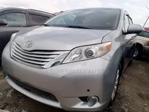 Toyota Sienna 2014 Silver