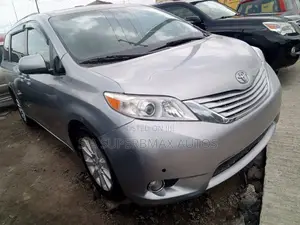 Toyota Sienna 2014 Silver