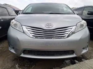 Toyota Sienna 2014 Silver