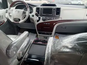 Toyota Sienna 2014 Silver