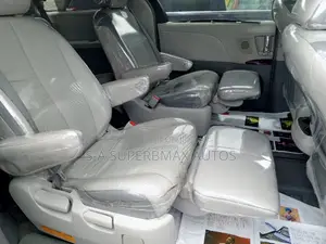 Toyota Sienna 2014 Silver