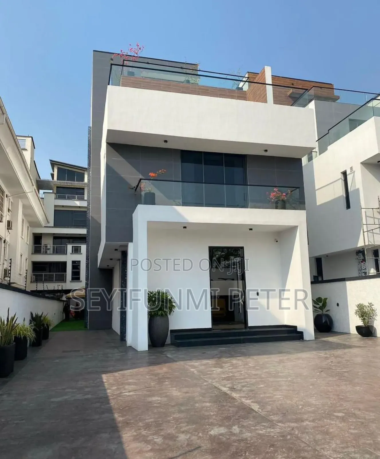 Furnished 5bdrm Duplex in Banana Island for sale