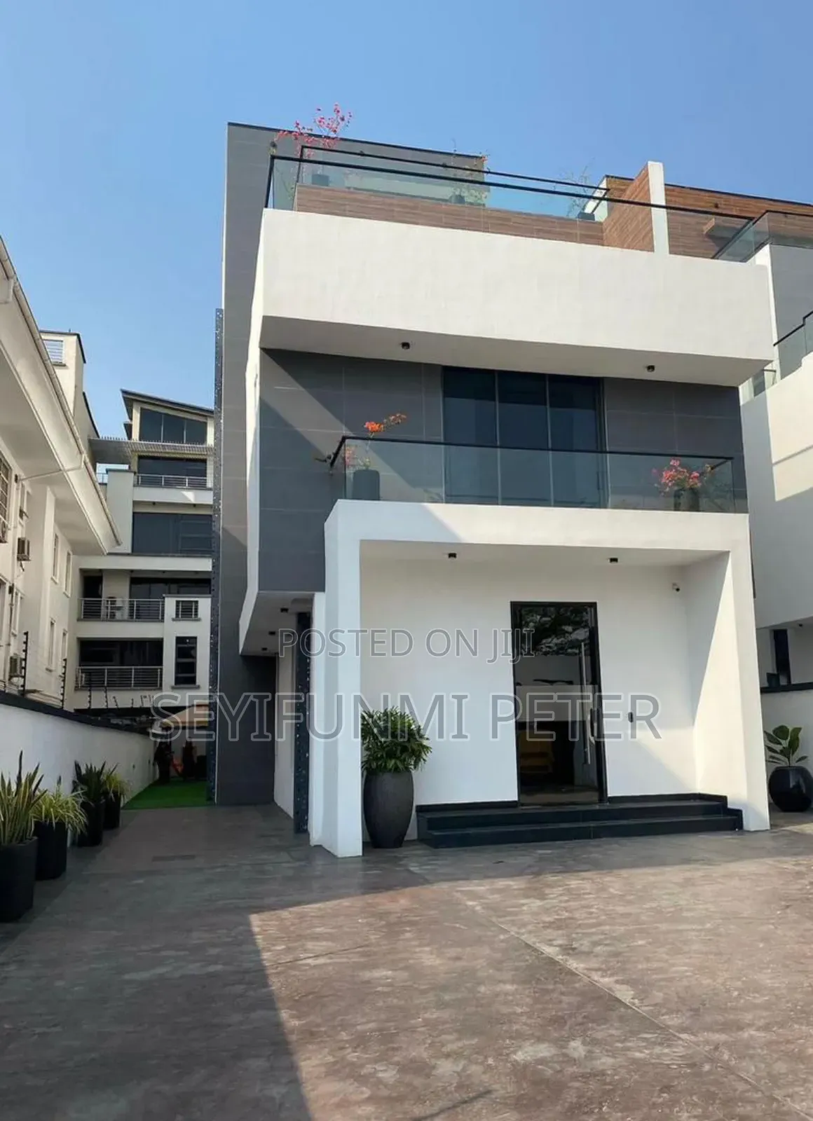 Furnished 5bdrm Duplex in Banana Island for sale